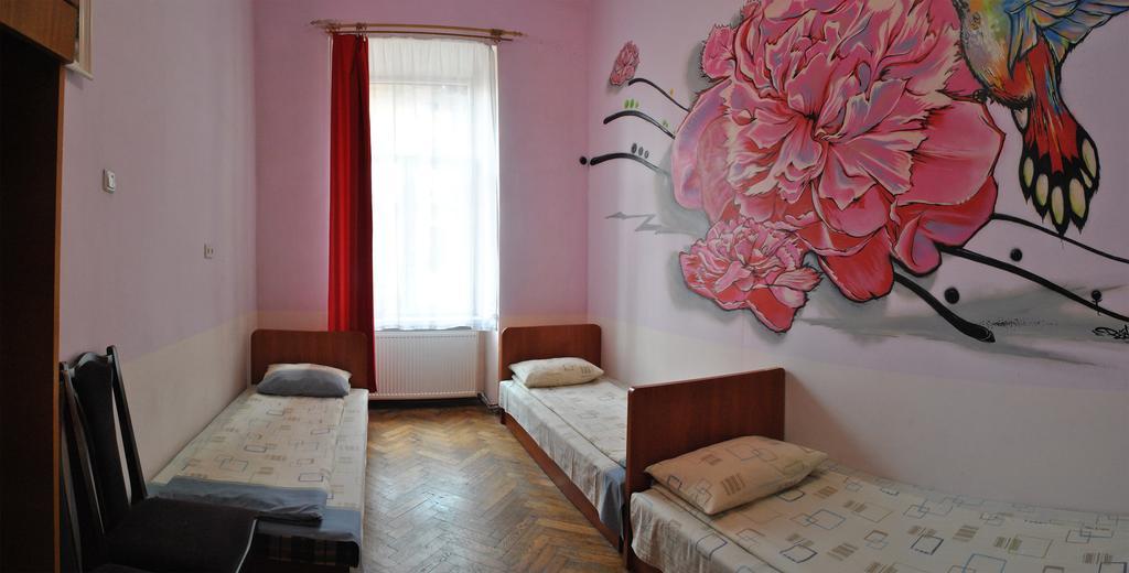 Hostel Comfort Лвив Екстериор снимка